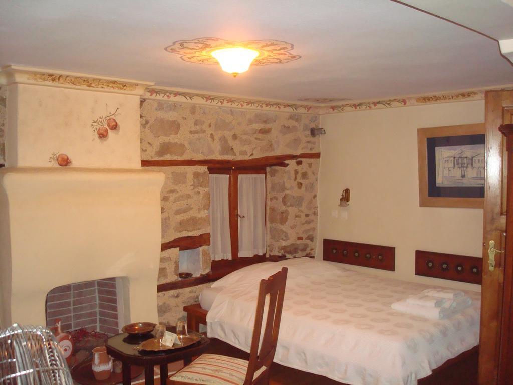 Oikia Alexandrou Traditional Inn Arnaía Esterno foto