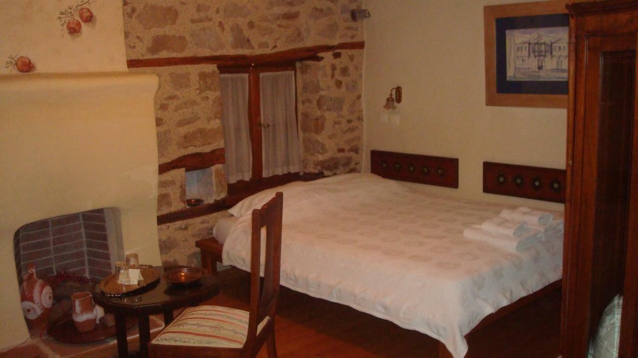 Oikia Alexandrou Traditional Inn Arnaía Esterno foto